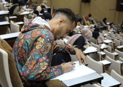 كلية العلوم الطبية الحيوية تواصل امتحاناتها