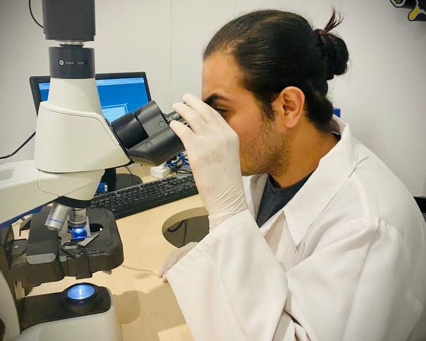 طلبة من كلية العلوم الطبية يقدمون مشروع يستخدم تقنية الخرائط الكروموسومية لتشخيص أمراض اللوكيميا
