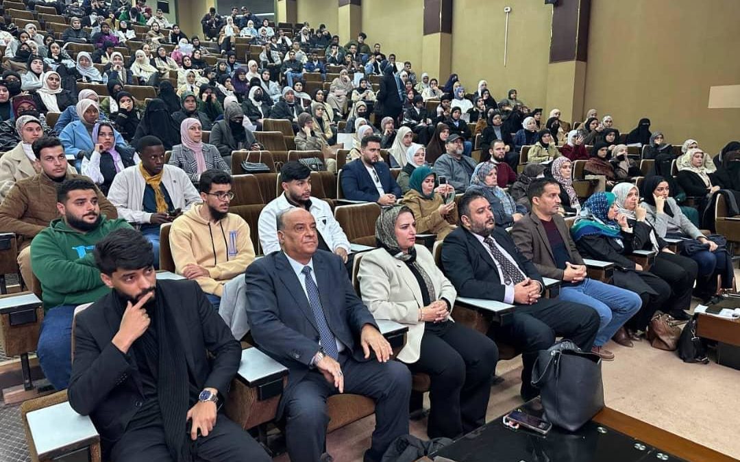 كلية العلوم الطبية الحيوية تقيم اليوم التعريفي 