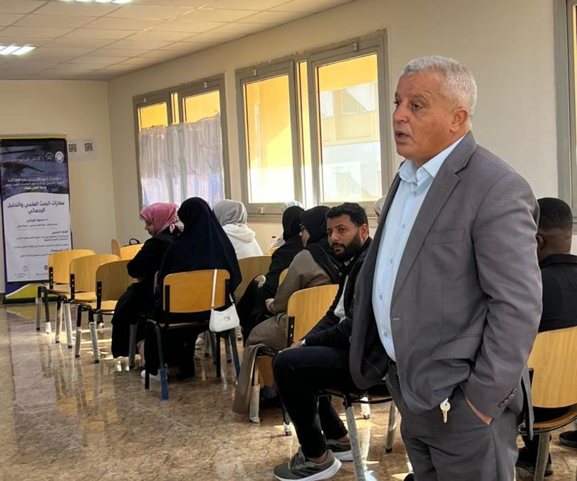 ورشة تدريبية متخصصة لتعزيز مهارات البحث العلمي بكلية العلوم الطبية الحيوية